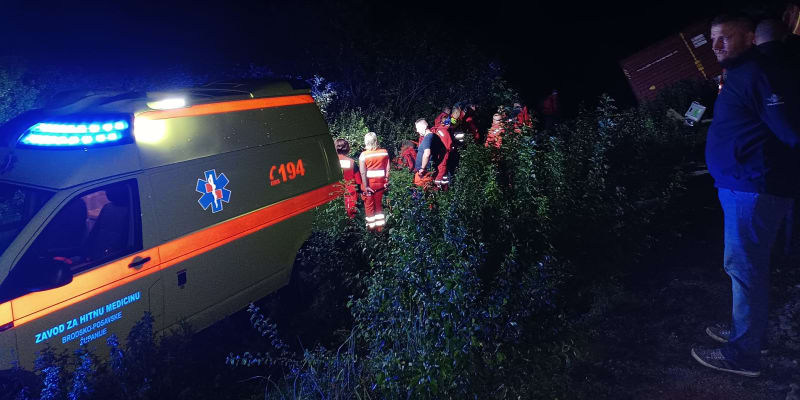 U chorvatského města Novska se střetl osobní vlak s nákladním. Zahynuli tři lidé.