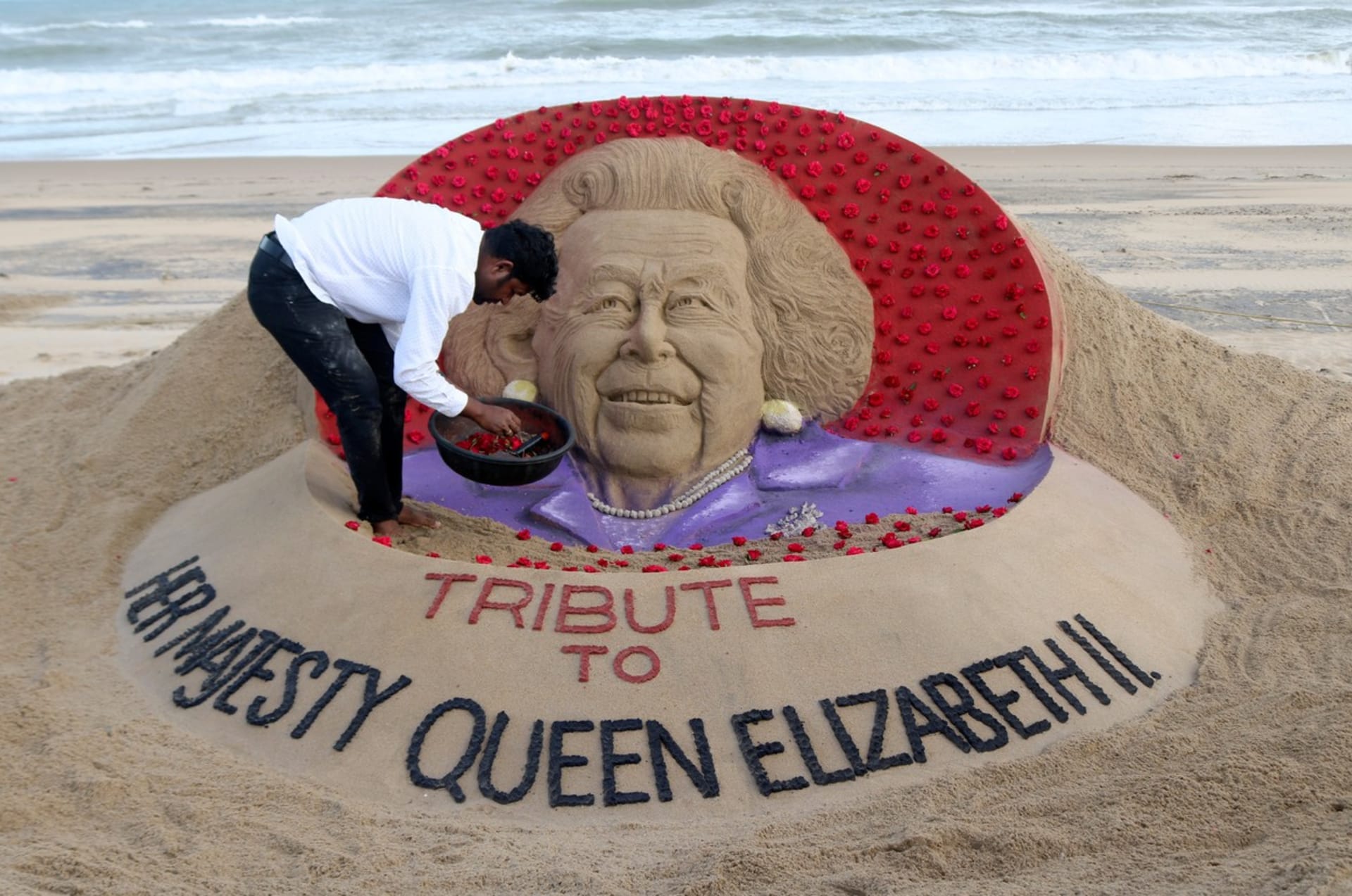 V Indii vzdávají hold zesnulé britské královně Alžbětě II.
