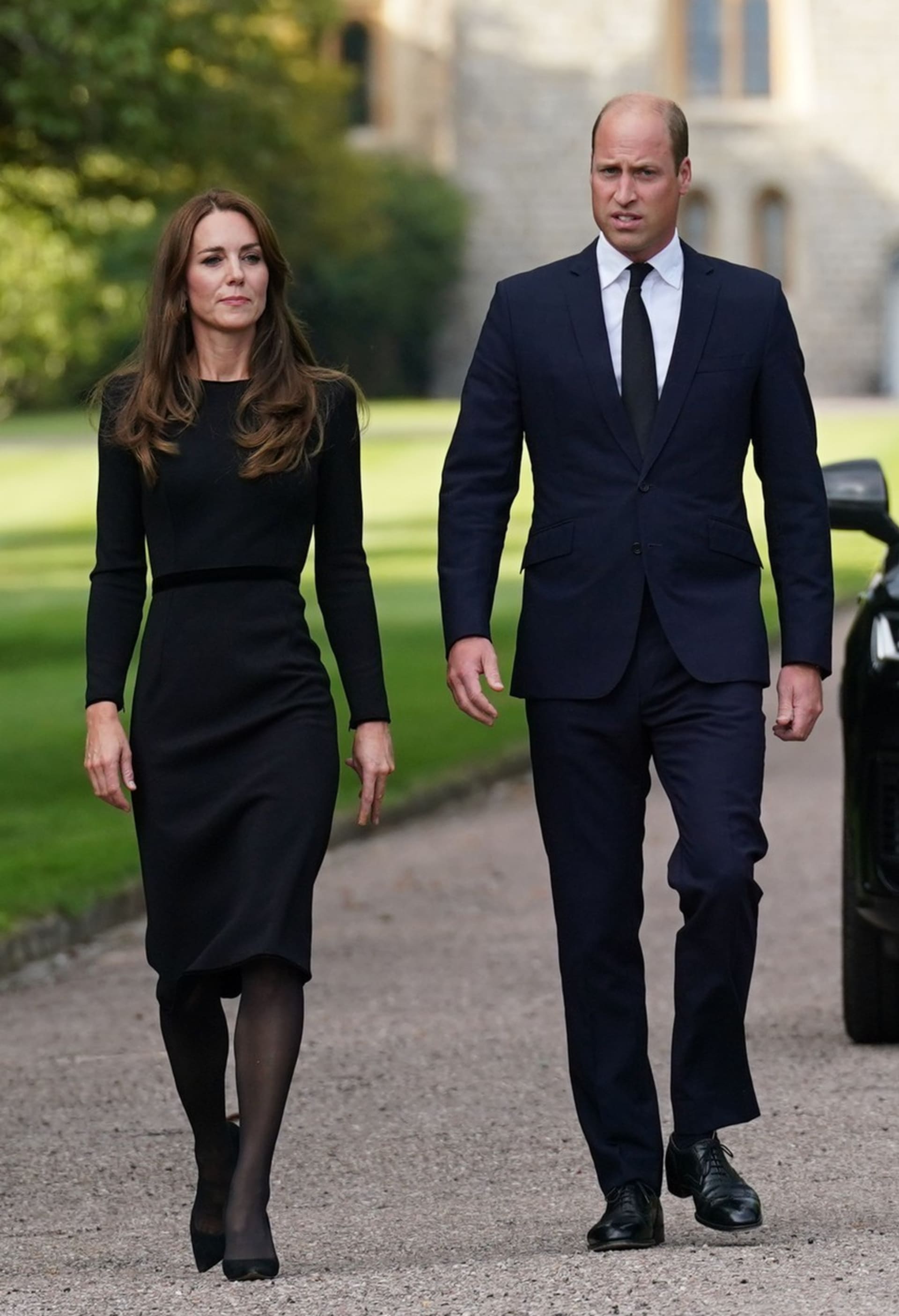 Kate a William nosí nově nové tituly  princ a princezna z Walesu.