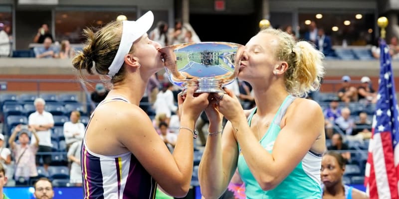Tenistky Barbora Krejčíková a Kateřina Siniaková triumfovaly ve čtyřhře na US Open.