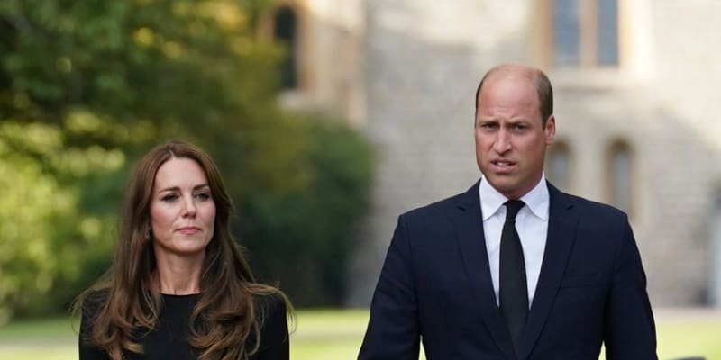 Kate a William nosí nově nové tituly  princ a princezna z Walesu.