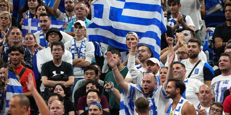 Řekové se v Berlíně mohli spolehnout na obrovskou podporu fanoušků.