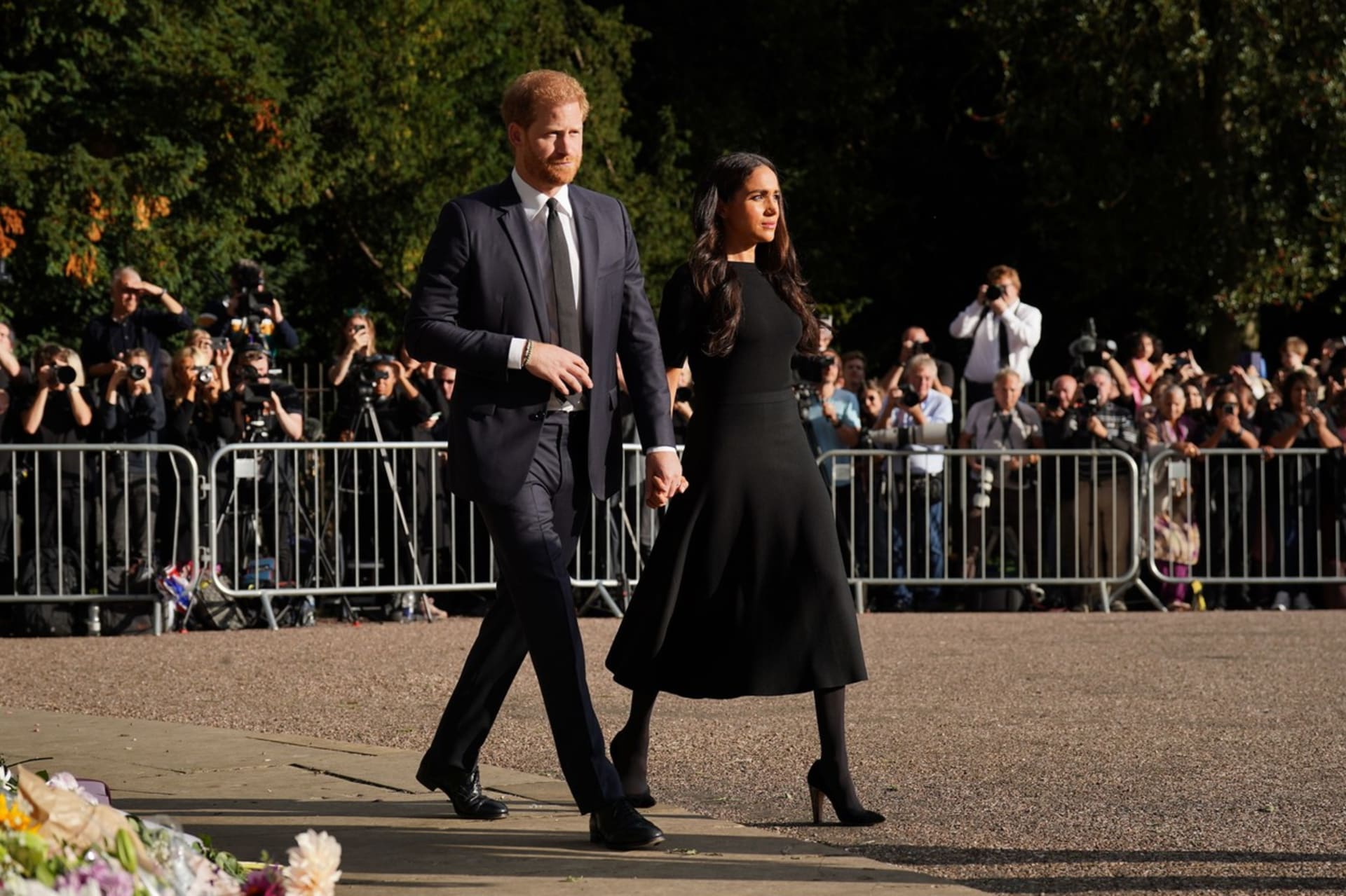 Princ Harry s manželkou zůstanou ve Velké Británii až do konce oficiálního smutku.