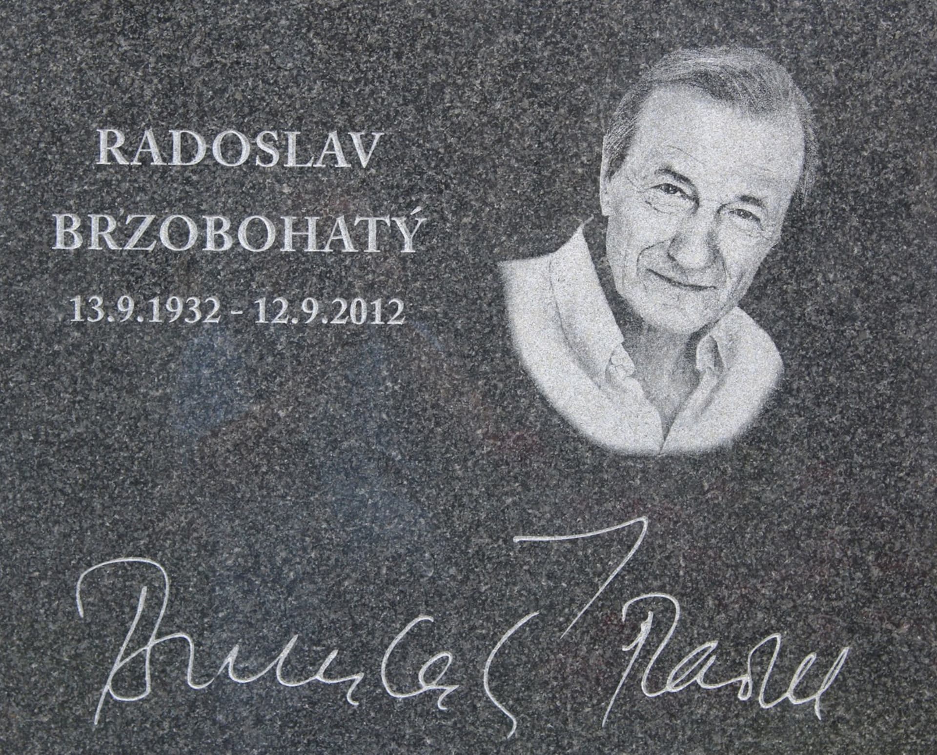 Radkův hrob na Vyšehradským hřbitově v Praze.