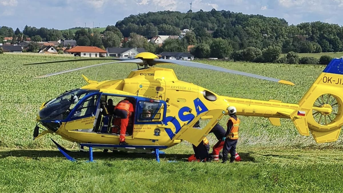 Vrtulník zasahoval u nehody na Českokrumlovsku. 