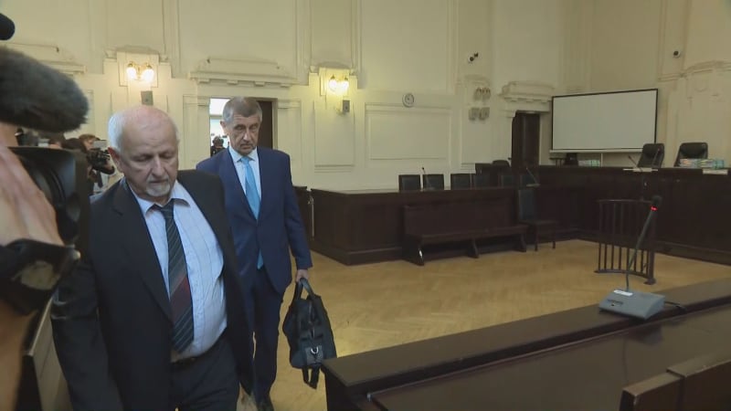 Andrej Babiš (ANO) dorazil první den k soudu kvůli kauze Čapí hnízdo. (12.9.2022)