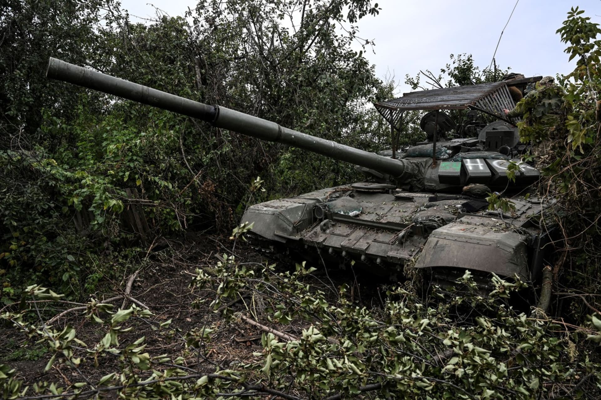 Opuštěný ruský tank v Izjumu