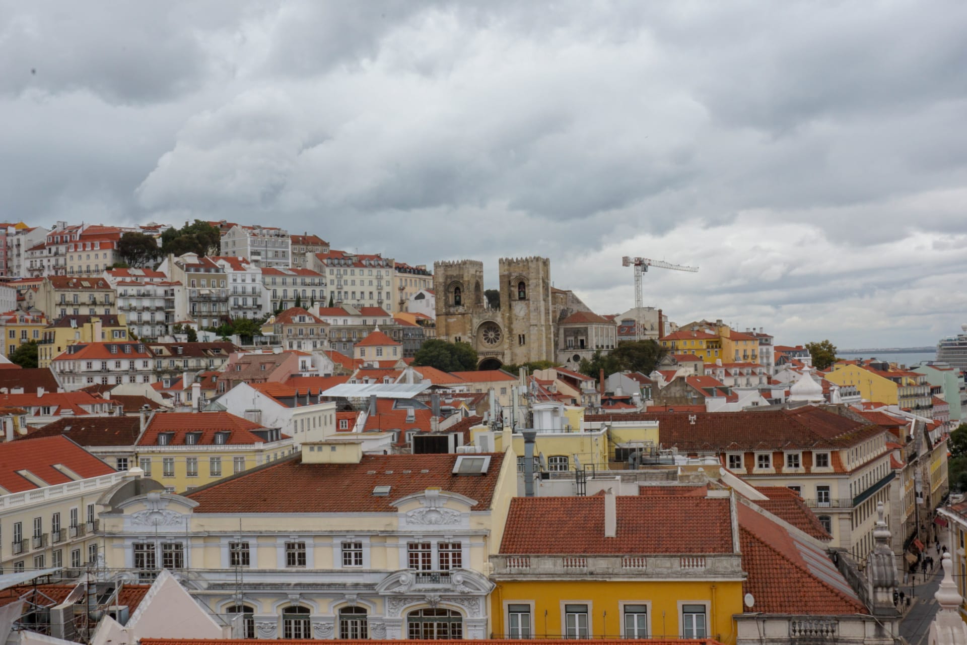 Lisabon je historické město, které v 18. století postihlo ničivé zemětřesení. Přesto jej Portugalci dokázali znovu obnovit.