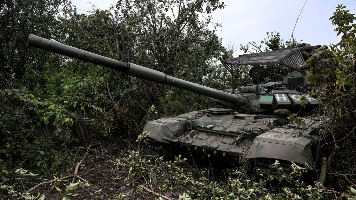 Opuštěný ruský tank v Izjumu, 11. září 2022