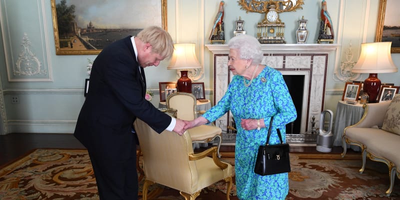 Královna Alžběta a Boris Johnson