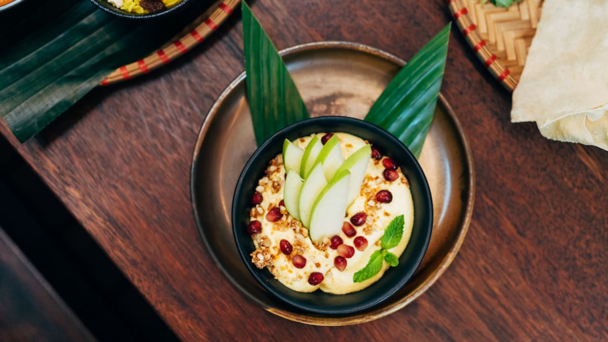 Paňdžábské rýžové firni s jablky a ořechy podle restaurace Sia