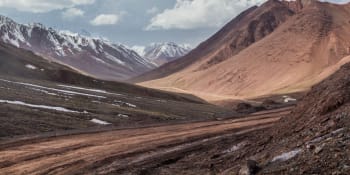 Další konflikt. Na hranici Kyrgyzstánu a Tádžikistánu se střílí, zazněly rány z minometů
