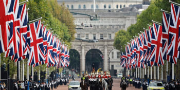 Sledujte Hlavní zprávy: Londýn se loučí s královnou. Co se bude dít v dalších dnech?
