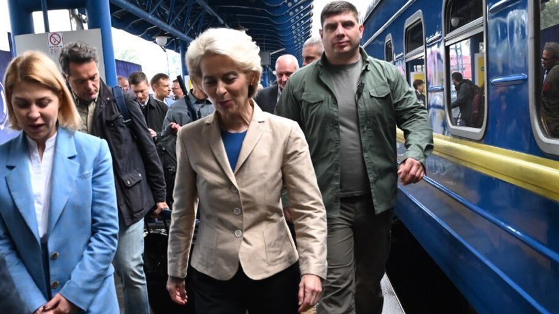 Ursula von der Leyenová je v Kyjevě na své třetí návštěvě od začátku ruské války. 