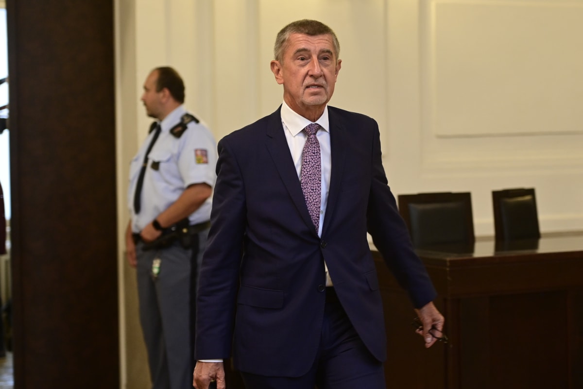 Andrej Babiš (ANO) u soudu v kauze Čapí hnízdo (15. 9. 2022)