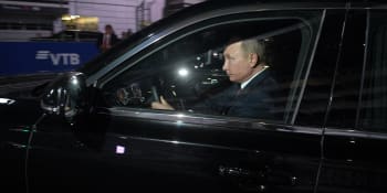 Putinova milenka na potratu a atentát na jeho limuzínu. Přímo z Ruska se šíří záhadné zprávy