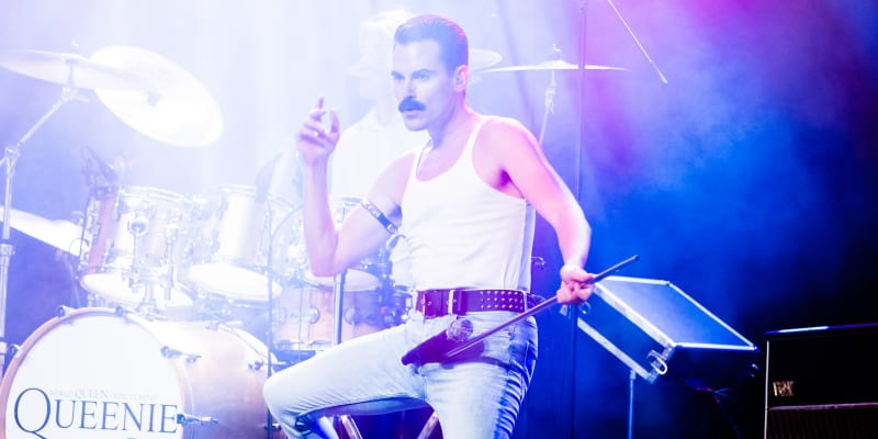 Český zpěvák umí Freddieho dokonale napodobit po všech stránkách.
