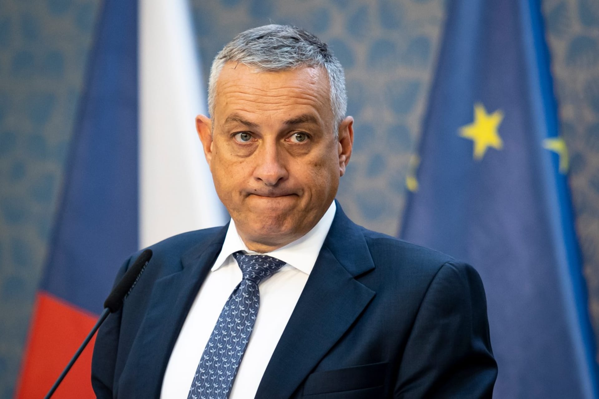 Ministr průmyslu a obchodu Jozef Síkela (za STAN) odmítá veřejnou debatu nad změnami u DPH.