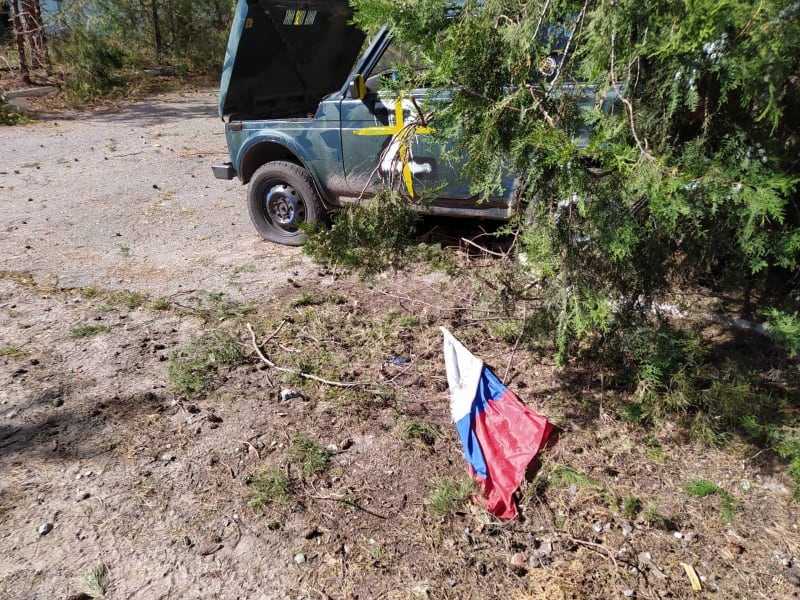 Pohozená ruská vlajka na osvobozeném ukrajinském území