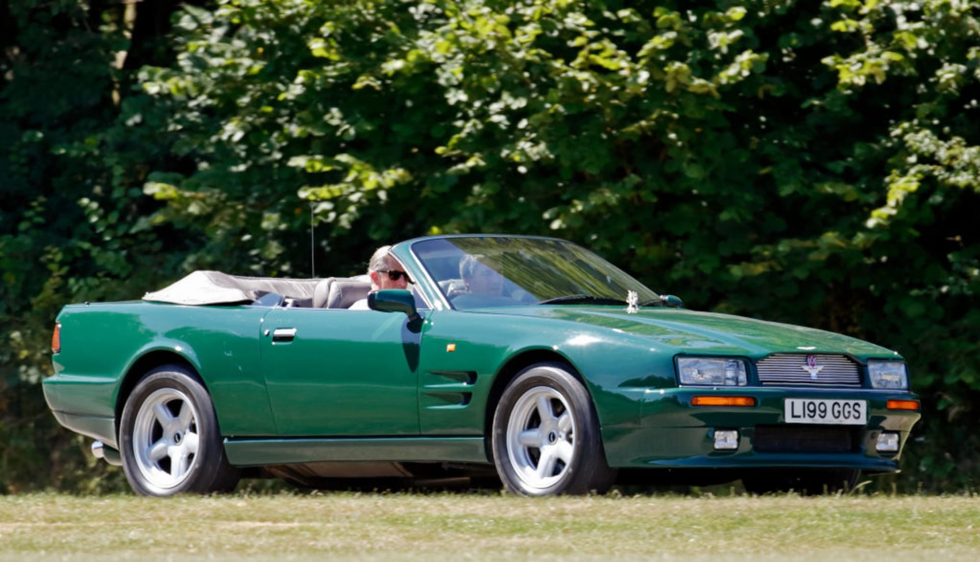 Karel III. měl v oblibě i mladší modely Aston Martin.