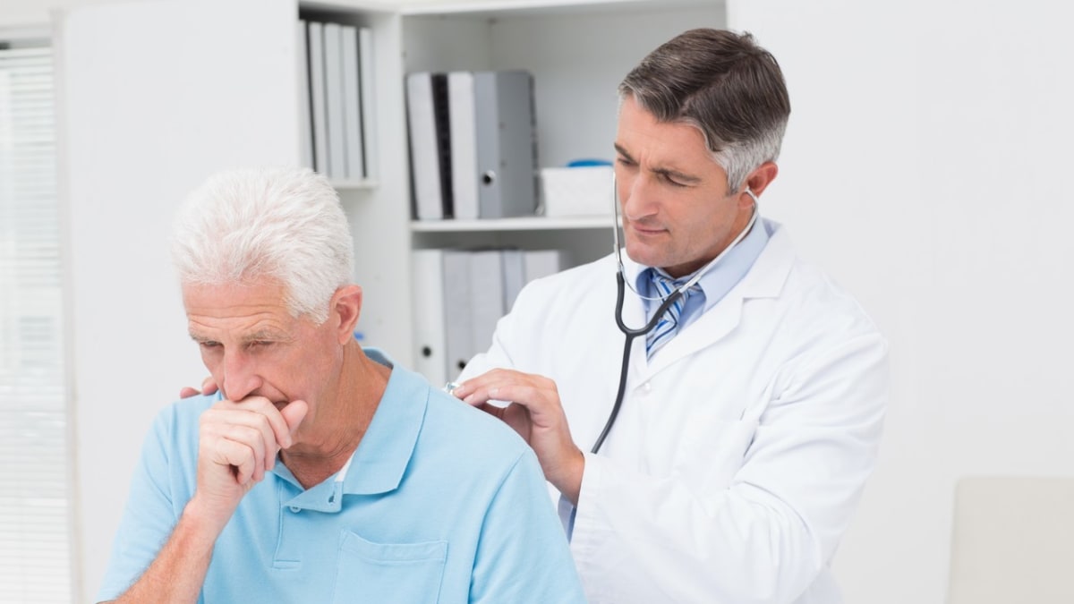 Kašel a dušnost mohou poukazovat na idiopatickou plicní fibrózu. 