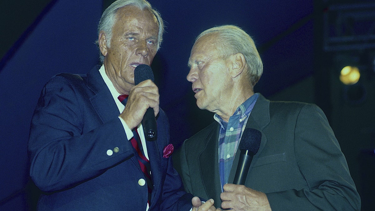 Představitel Henryho Blakea (vlevo) na snímku z roku 1991 vedle bývalého amerického prezidenta Geralda Forda.