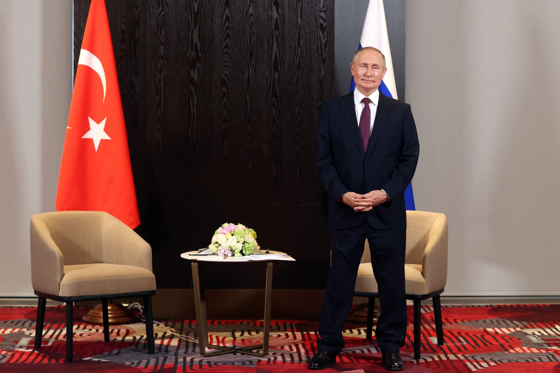 Vladimir Putin musel čekat na prezidenta Turecka. 