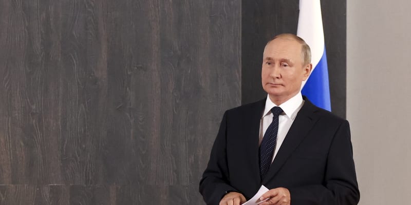 Vladimir Putin musel čekat na prezidenta Kyrgyzstánu. 