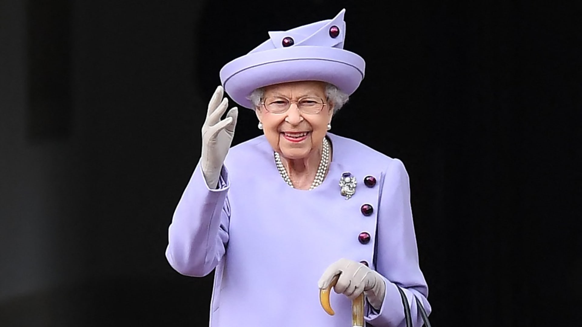 Britská královna Alžběta II. byla svými pestrobarevnými kostýmky proslulá.