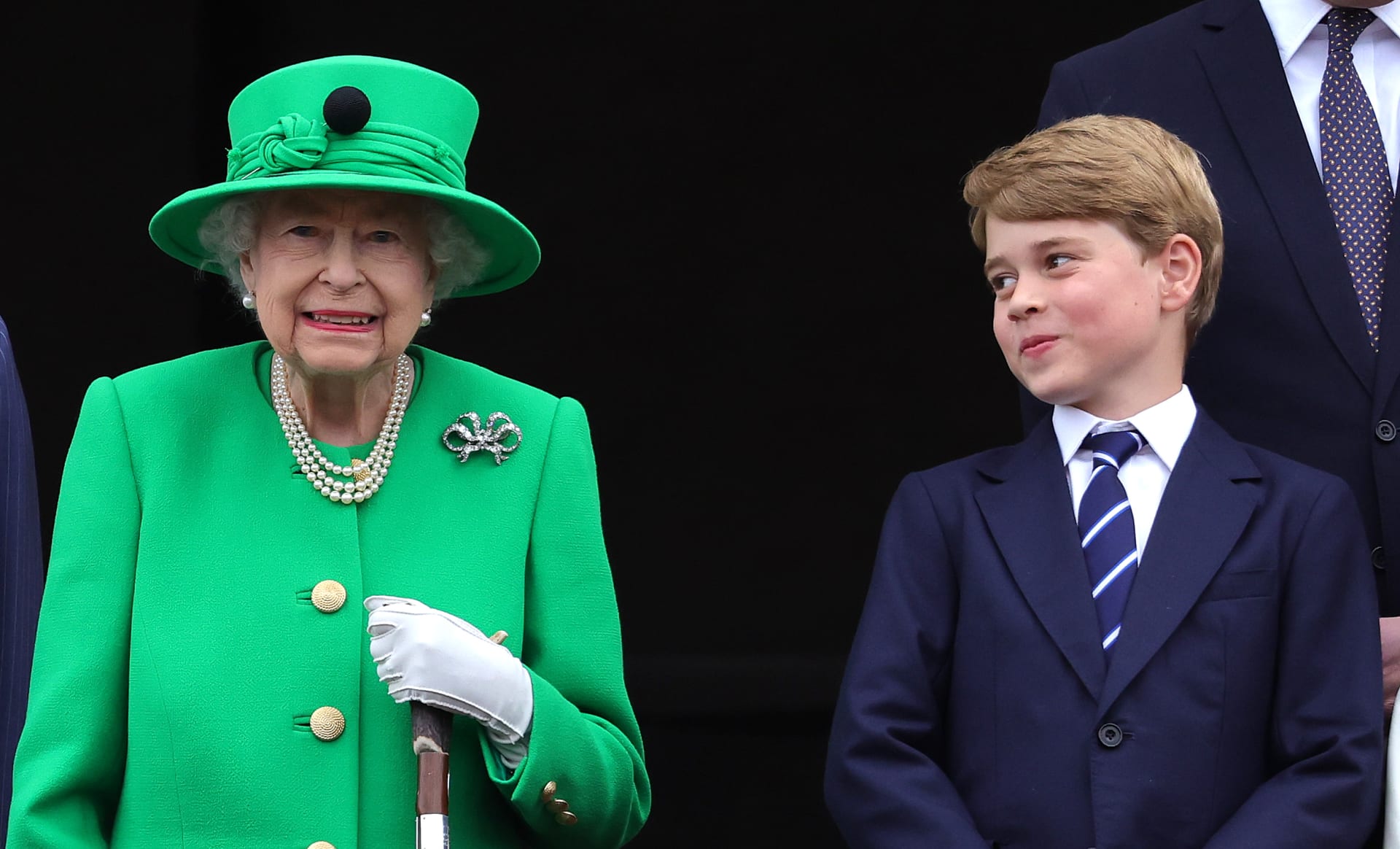 Princ George se svou prababičkou Alžbětou II. během oslav jejího platinového jubilea