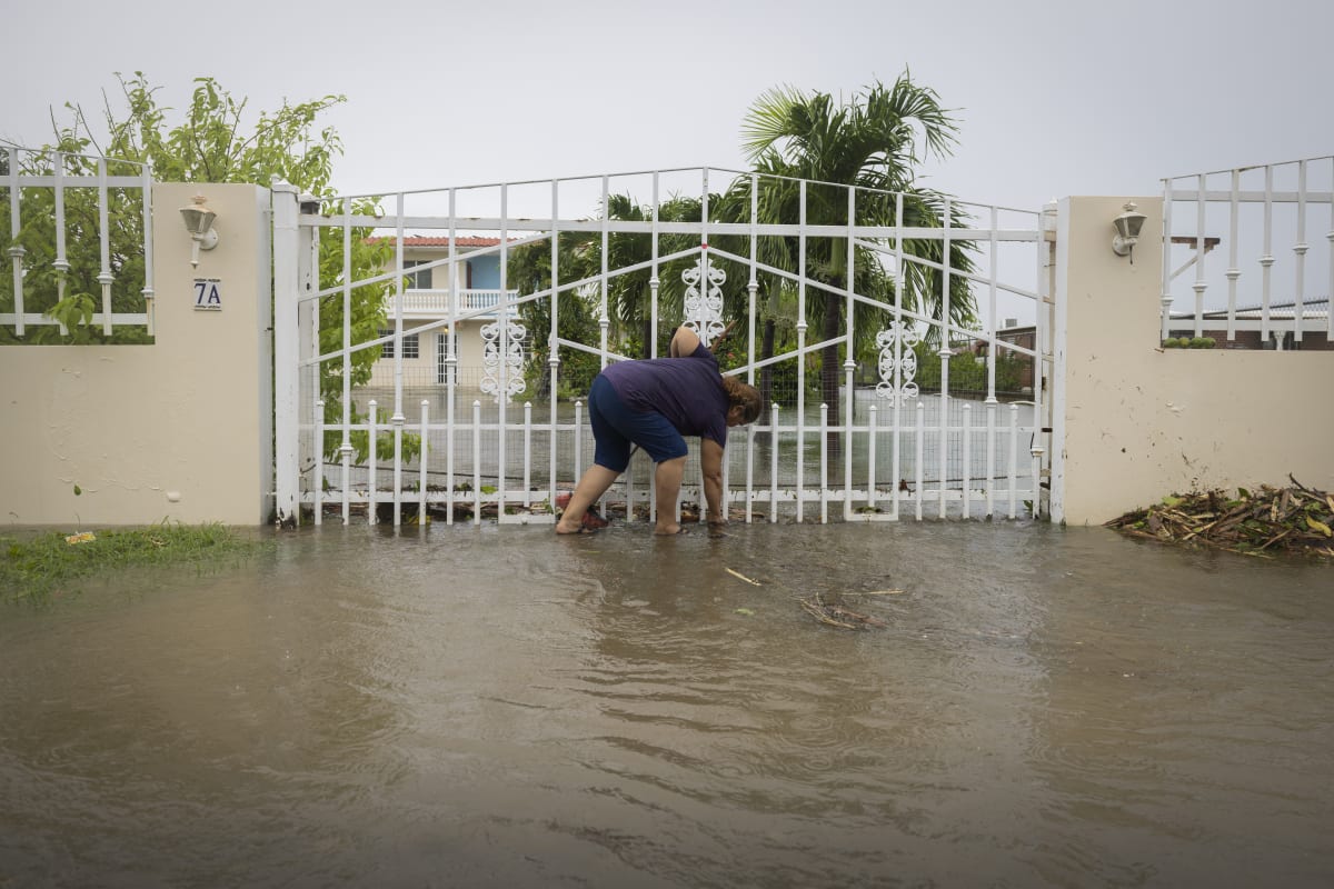 V Portoriku po úderu hurikánu Fiona zůstává většina odběratelů bez vody. Další milion lidí je pak bez elektřiny.