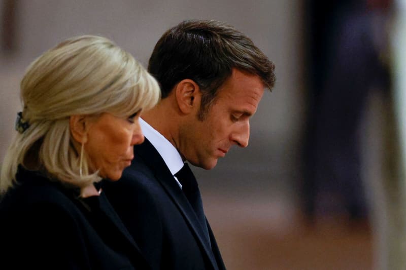 Francouzský prezident Emmanuel Macron s manželkou. 