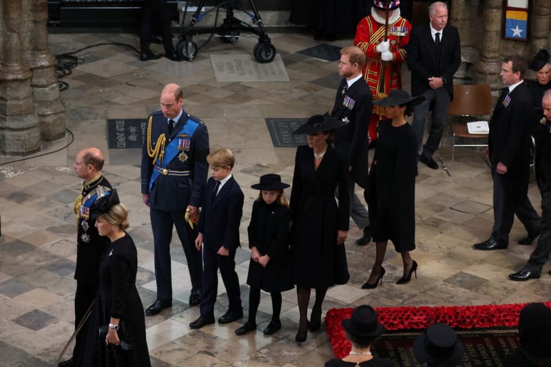 Královská rodina na pohřbu Alžběty II. 