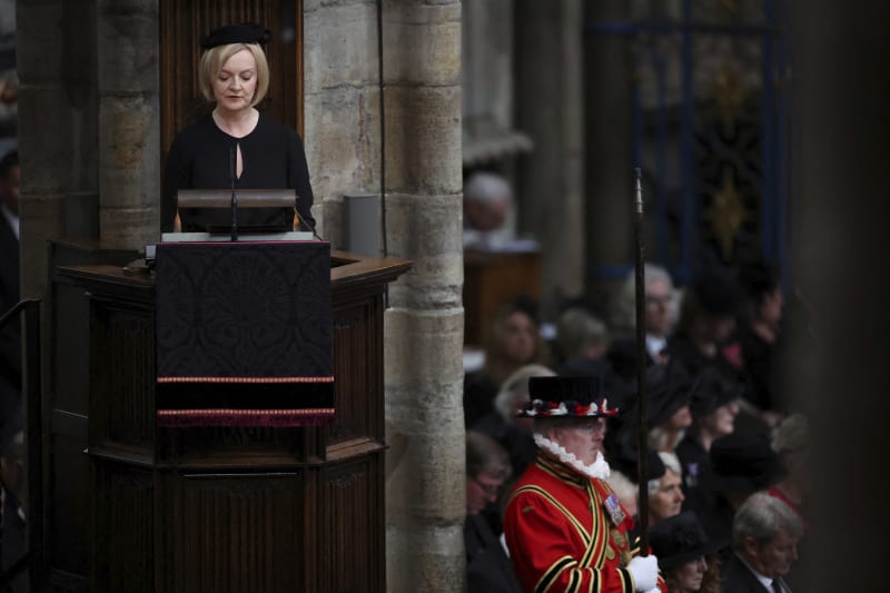 Britská premiérka Liz Trussová přednesla na pohřbu smuteční řeč.