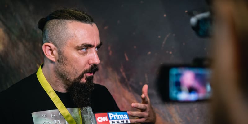 Pavel Jiří Strnad ze studia GoldKnights na Gamescomu 2022