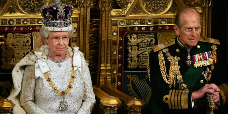 Britská imperiální koruna na hlavě Alžběty II.