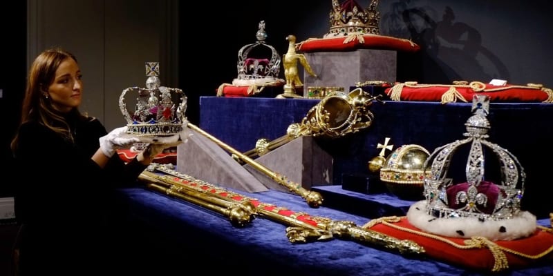 Repliky britských korunovačních klenotů