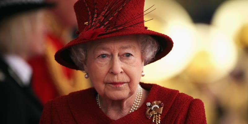 Královna se brožemi zdobila velmi často.