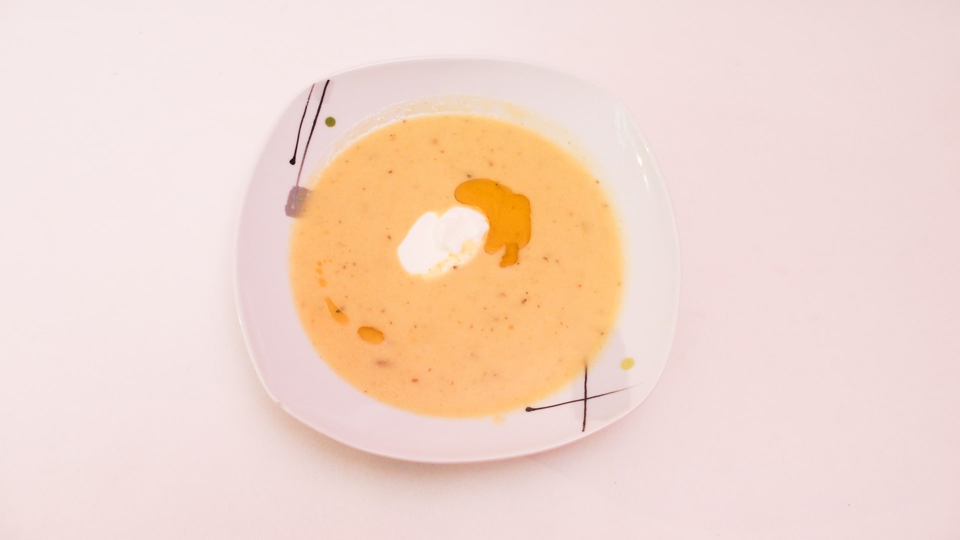 Cuketová polévka s opečenými krutony
