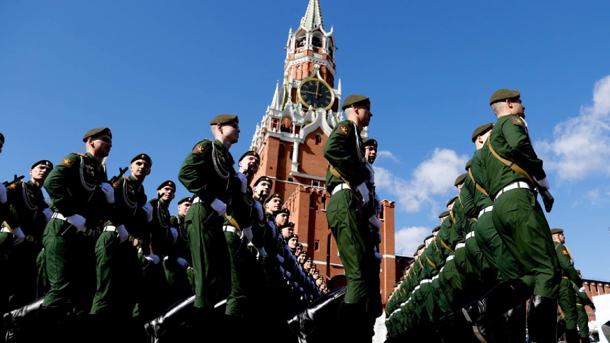 Ruská armáda před Kremlem.