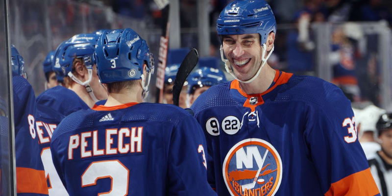 Zdeno Chára odehrál minulou sezonu v dresu New York Islanders, kde svoji kariéru v NHL začínal.