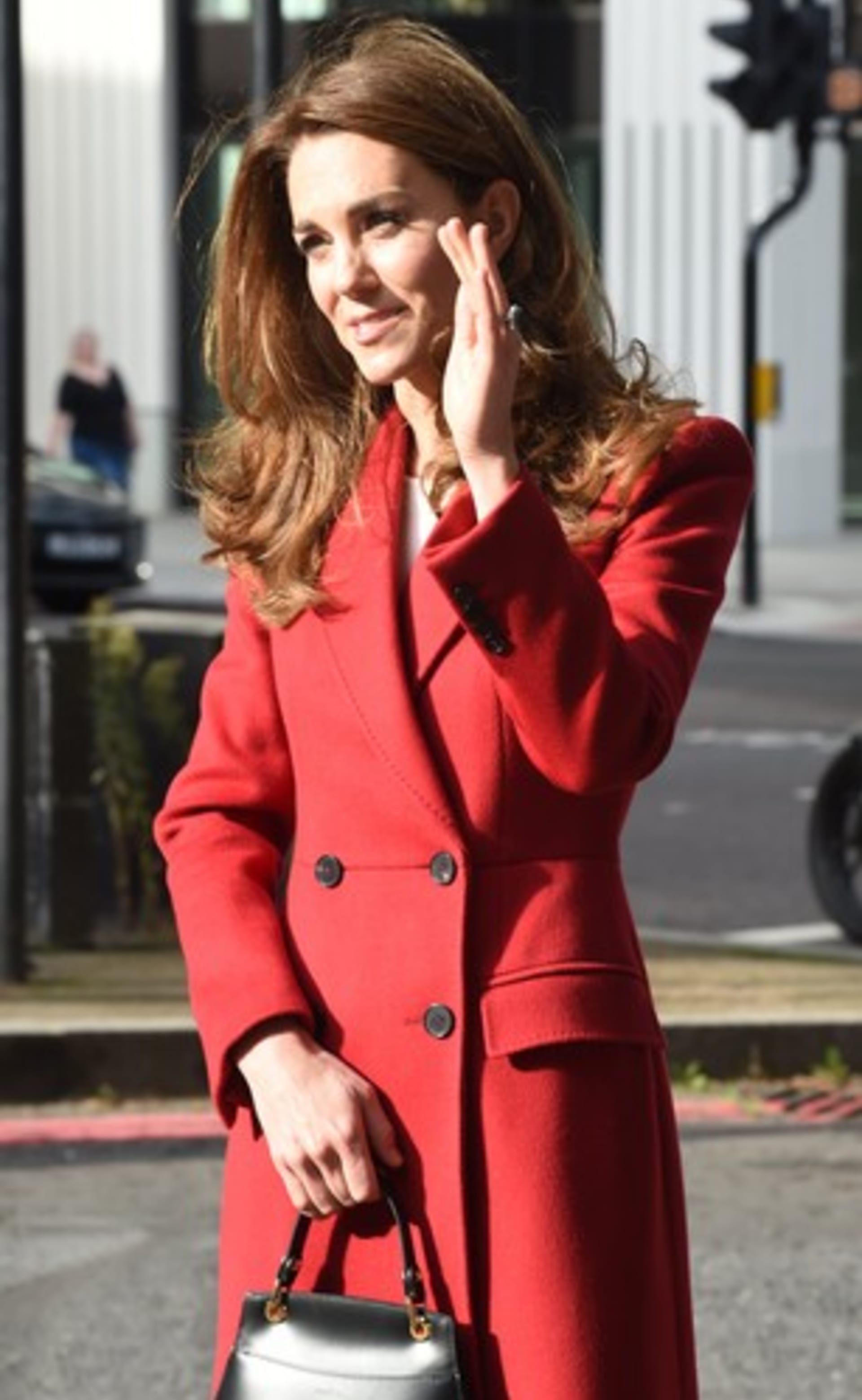 Kate Middleton v elegantním a nadčasovém kabátu působí jako pravá dáma.