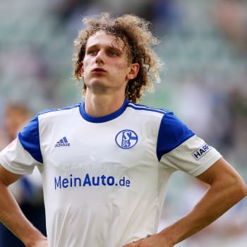 Vedení Schalke 04 se nelíbí, jakým vozem jezdí Alex Král ulicemi Gelsenkirchenu.