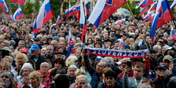 Protivládní demonstrace na Slovensku. Tisíce nespokojených lidí volaly po demisi kabinetu