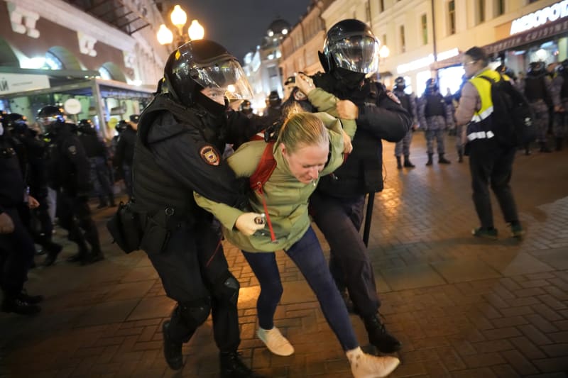 Protesty proti mobilizaci a válce dnes hýbali Moskvou.