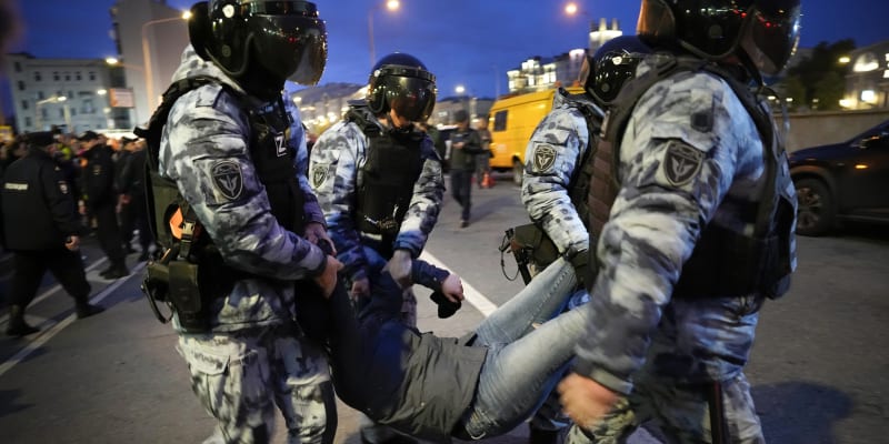 Protesty proti mobilizaci a válce hýbaly Moskvou.