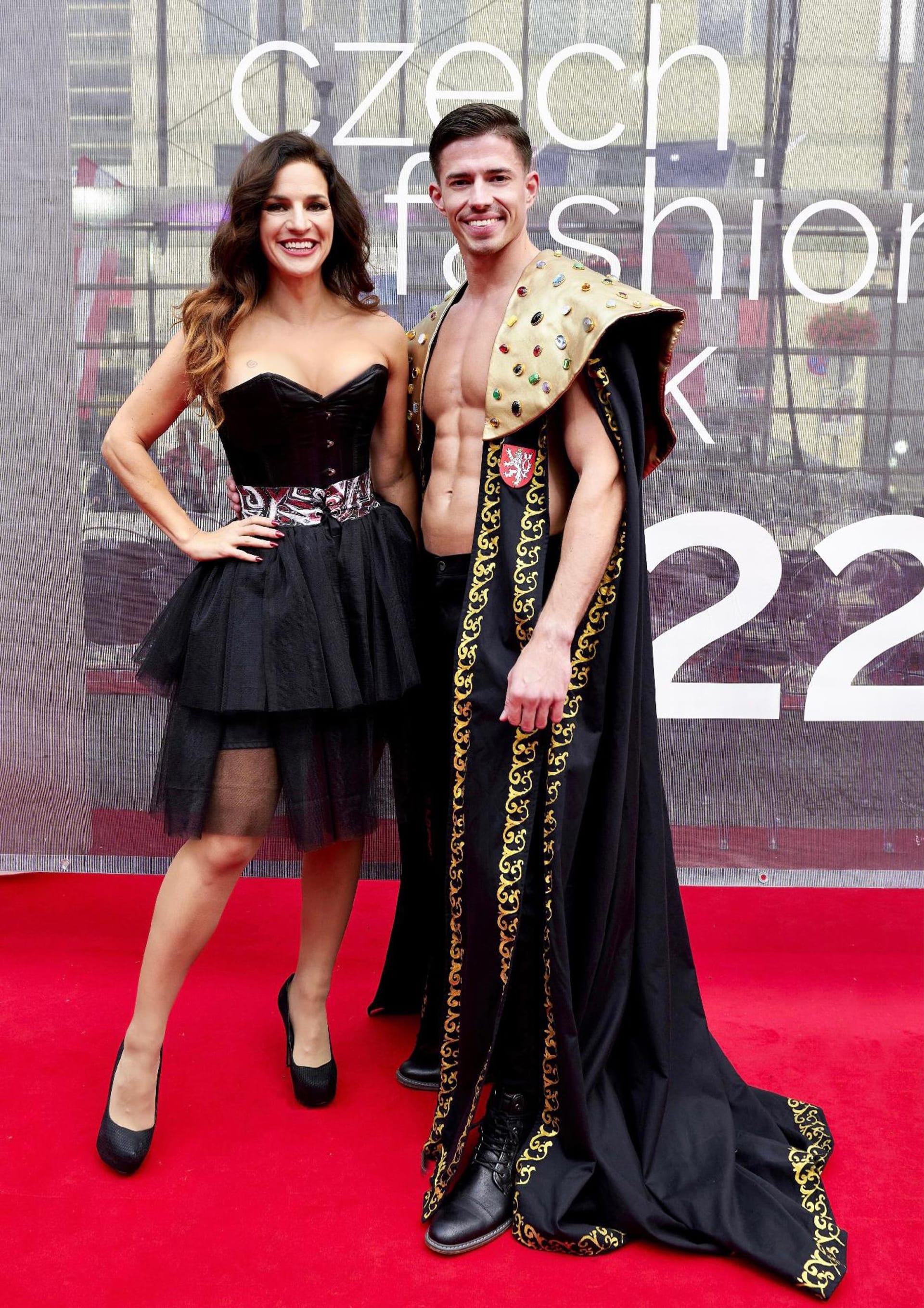 Anna Tejklová s Dominikem Chabrem, pro kterého připravovala kostým na světovou soutěž.