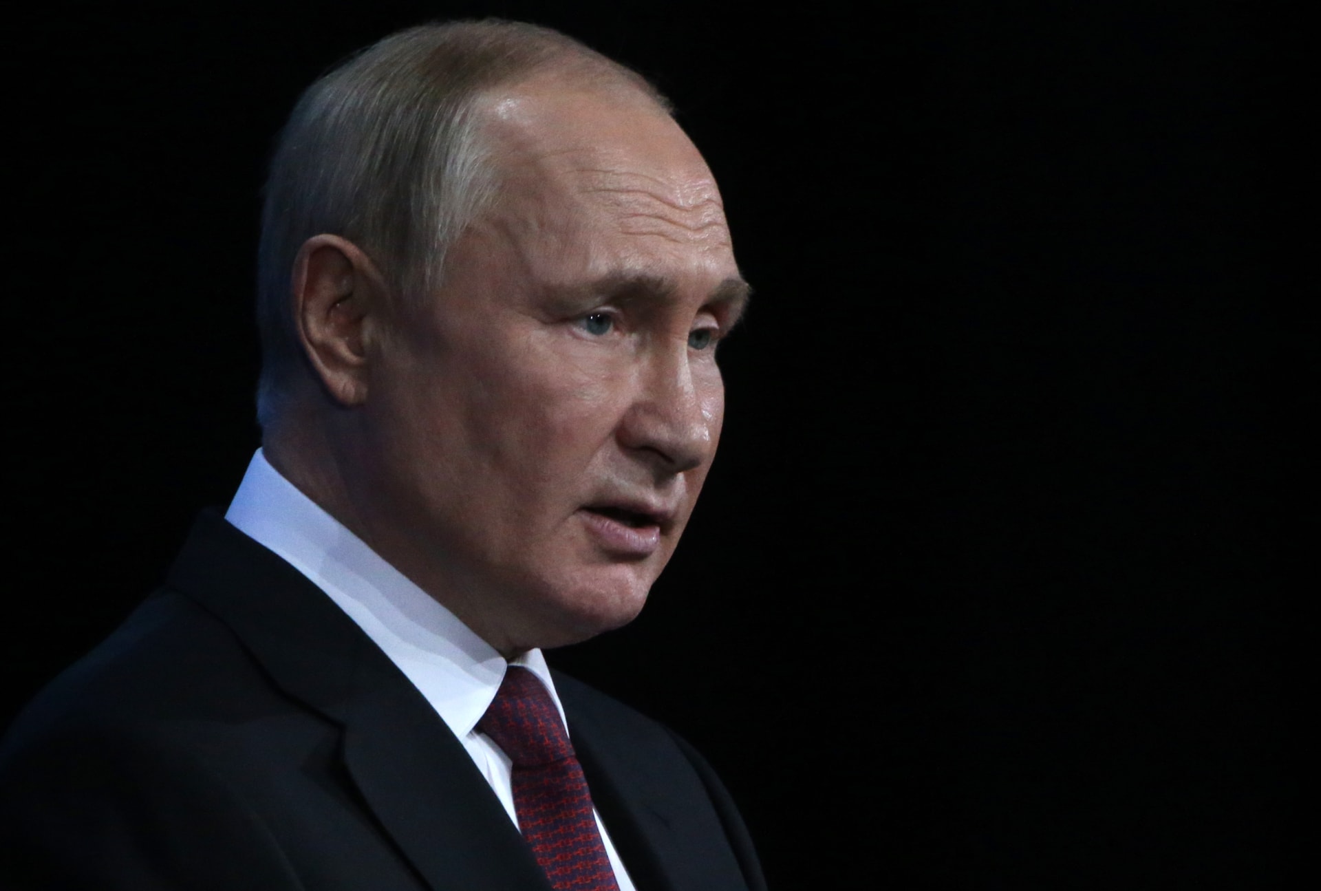 Ruský prezident Vladimir Putin hovoří během koncertu ve Velkém kremelském paláci, 20. září 2022.