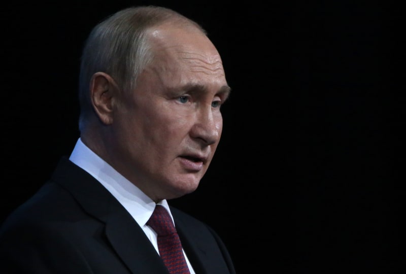 Ruský prezident Vladimir Putin hovoří během koncertu ve Velkém kremelském paláci, 20. září 2022.