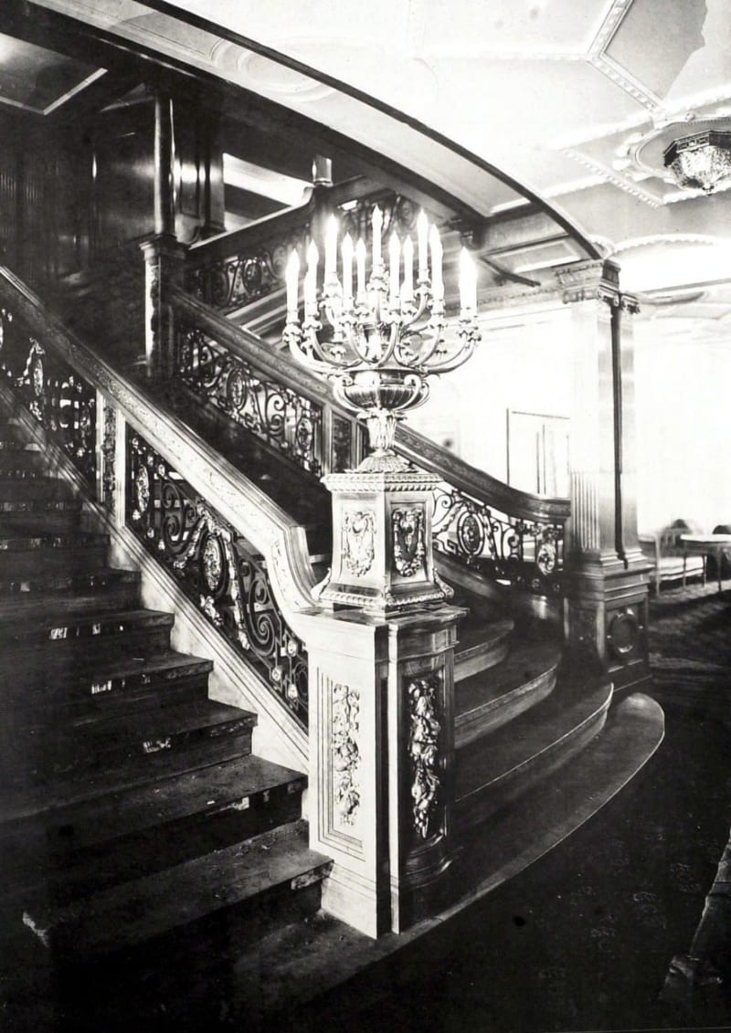 Zachycené schodiště z nitra Titanicu z roku 2003